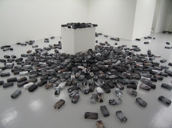 Bachsteintauben (Brick Pigeons), installation view at Haas & Fischer Gallery, 2008